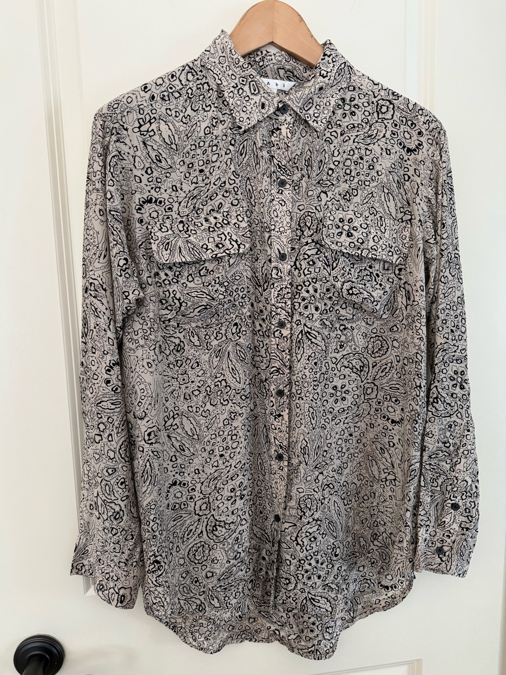 CAbi Silk Sketch Paisley Button Down Shirt Blouse 654 Black Cream size Medium - Picture 2 of 10